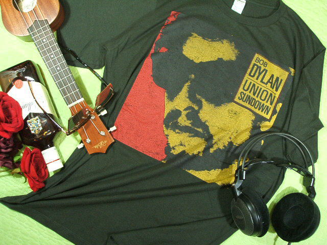 {uEfB̂sVc@BOB DYLAN Tshirt