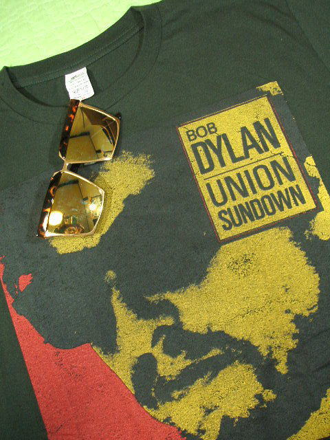 {uEfB̂sVc@BOB DYLAN Tshirt