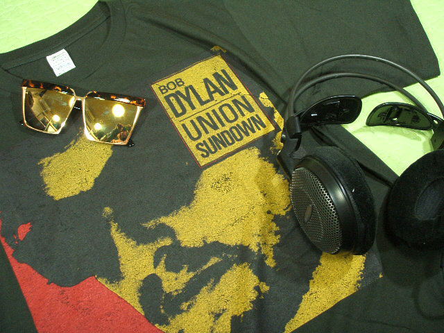 {uEfB̂sVc@BOB DYLAN Tshirt