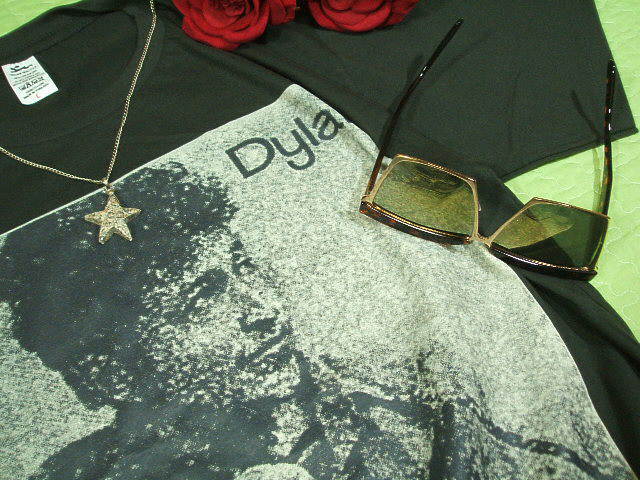 {uEfB̂sVc@BOB DYLAN Tshirt