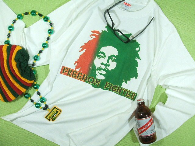 {u}[[sVc@T@t[_t@C^[@{uT@Bob Marley T-shirt@X^@{uE}[[̒sVc