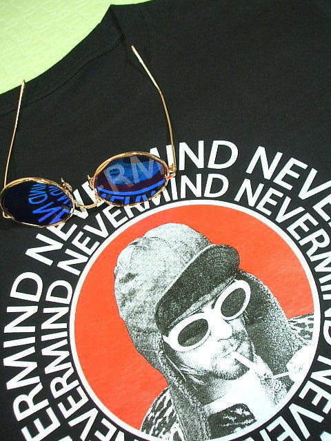 Kurt Cobain　カートコバーンのTシャツ　ロックTシャツ　Nirvana　ニルヴァーナのTシャツ　グランジ　ニルバーナのTシャツ　夭折　２７クラブ