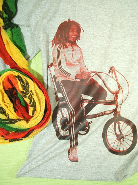 {u}[[sVc@T@t[_t@C^[@{uT@Bob Marley T-shirt@X^@{uE}[[̒sVc