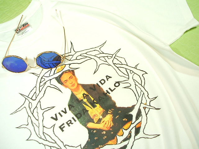 Frida Kahlo T-shirt@t[_J[̂sVc@̃t[_@LVR@Ɓ@t[_sVc@ɂ̃e
