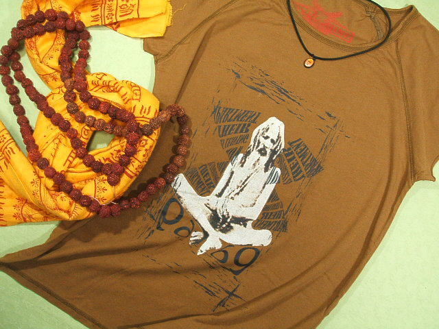 sadhu　サドゥ—のTシャツ　インドの行者のＴシャツ　ヨガ　ヨーガ　サドゥＴシャツ　インドＴシャツ　悟りＴシャツ