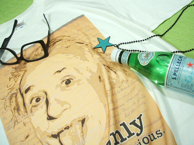 舌出しアインシュタインＴシャツ　大きいサイズ　キングサイズ　2XL 3XL　アルベルト・アインシュタインのＴシャツ　相対性理論　E-MC2　Albert Einstein T-shirt